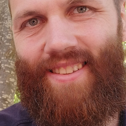 André