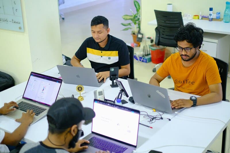 Les erreurs à éviter quand on monte une startup en intelligence artificielle en 2025