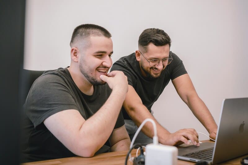 Valider une idée de startup avec 100€ et 2 semaines : méthode pour porteurs de projet
