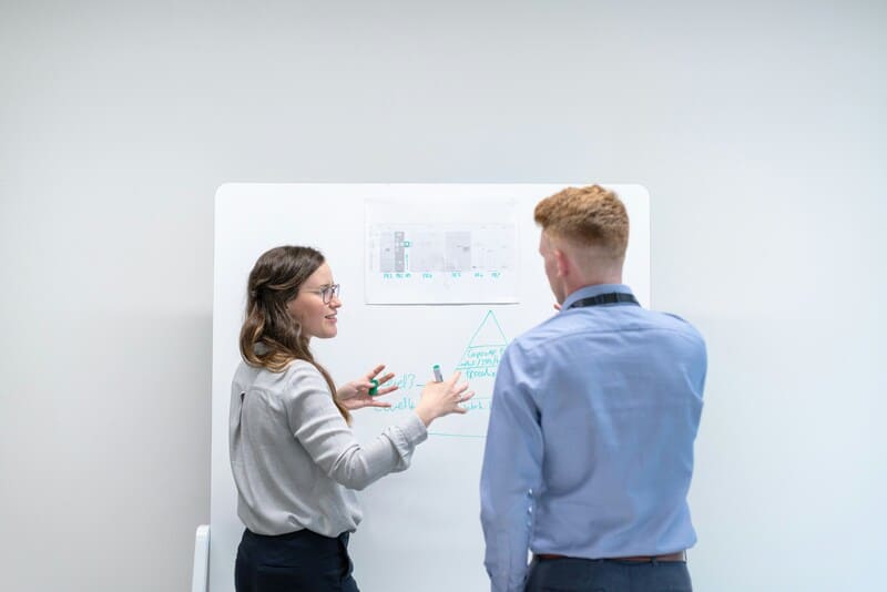 Passer de chercheur à entrepreneur : guide pour lancer sa startup DeepTech