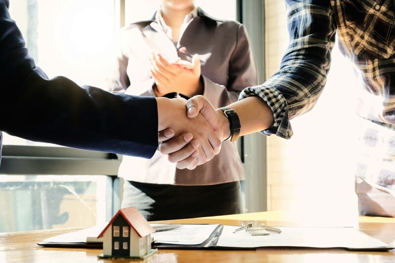 Modèle de pacte d'associés pour startup en amorçage : clauses essentielles à ne pas oublier