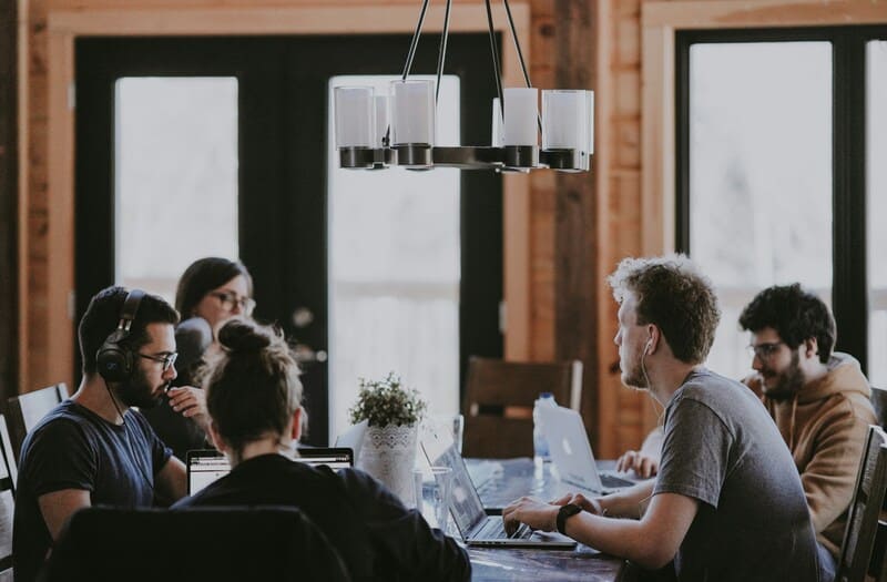 Comment valider une idée de startup en phase early stage : méthodes simples et rapides