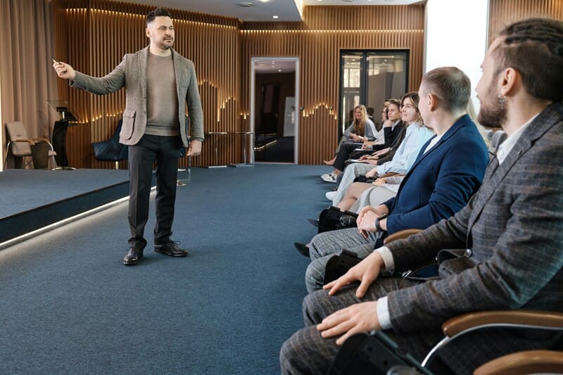 Comment structurer un pitch deck pour une startup en amorçage : modèle slide par slide