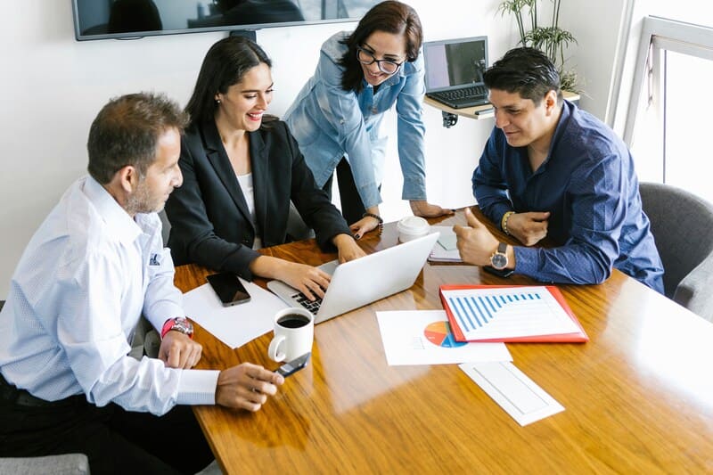 Associer plusieurs cofondateurs sur un projet : les règles à poser dès le début
